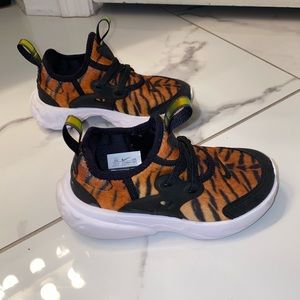 Nike tennis shoes sneakers